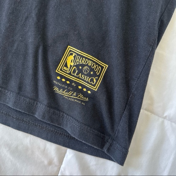 Mitchell & Ness Milwaukee Bucks T-Shirt - Picture 3 of 5